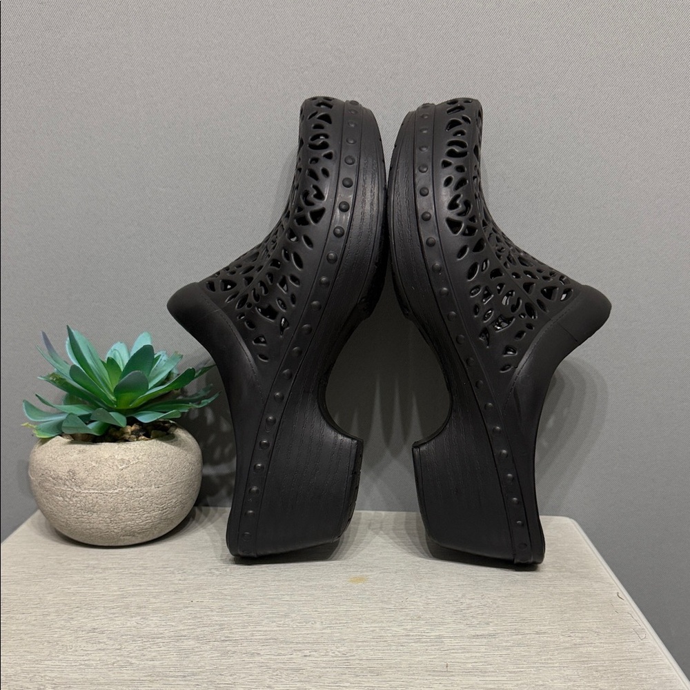 Dansko Pippa Molded Black Clogs Size 38EU / 7.5-8 US Style 1015-020200 - Picture 6 of 8